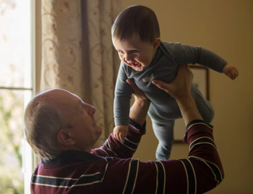 La importancia de que niños y ancianos reciban atención especializada