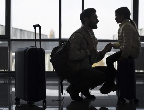 Anticipar, dar autonomía y distraer: pautas para viajar en avión con una persona con discapacidad intelectual